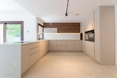 Сasa en venta en Arenys de Mar, Barcelona, España 4 dormitorios, No. 140780 - foto 12