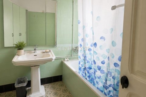 Apartment for sale in Barcelona, Spain 5 bedrooms, 131 sq.m. No. 191088 - photo 16