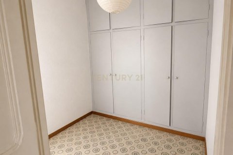 Apartment for sale in Barcelona, Spain 5 bedrooms, 131 sq.m. No. 191088 - photo 15