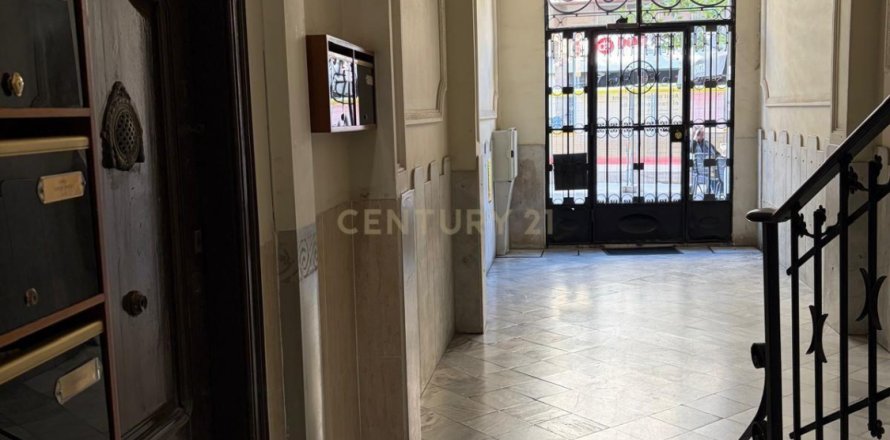 Apartment in Barcelona, Spain 5 bedrooms, 131 sq.m. No. 191088