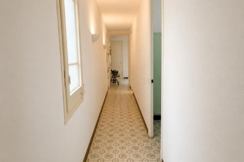 Apartment for sale in Barcelona, Spain 5 bedrooms, 131 sq.m. No. 191088 - photo 19