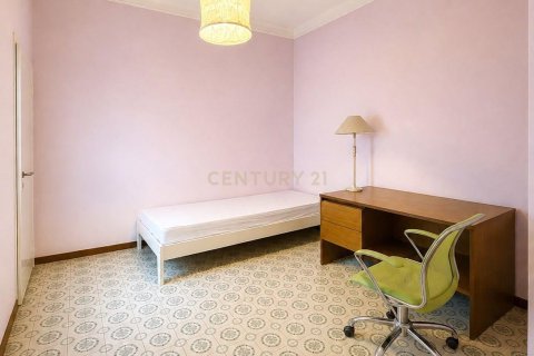 Apartment for sale in Barcelona, Spain 5 bedrooms, 131 sq.m. No. 191088 - photo 17