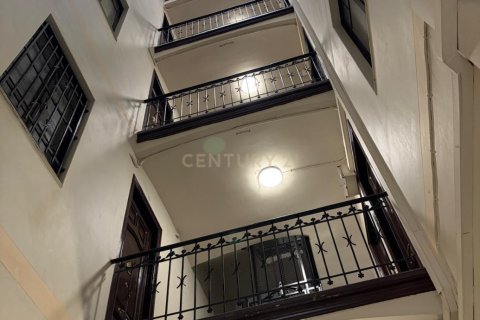 Apartment for sale in Barcelona, Spain 5 bedrooms, 131 sq.m. No. 191088 - photo 6