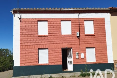 Huvila myytävänä Pajares De Los Oteros, Leon, Espanja, 2 makuuhuonetta, 260 m2 No. 187793 - kuva 2