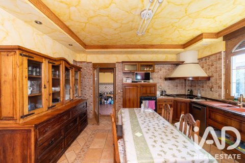Продажа дома в Сан Андрес дель Рабанедо, Леон, Испания 5 спален, 366м2 №187791 - фото 17