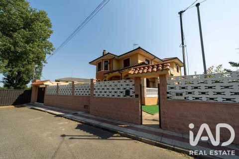 Продажа дома в Сан Андрес дель Рабанедо, Леон, Испания 5 спален, 366м2 №187791 - фото 2