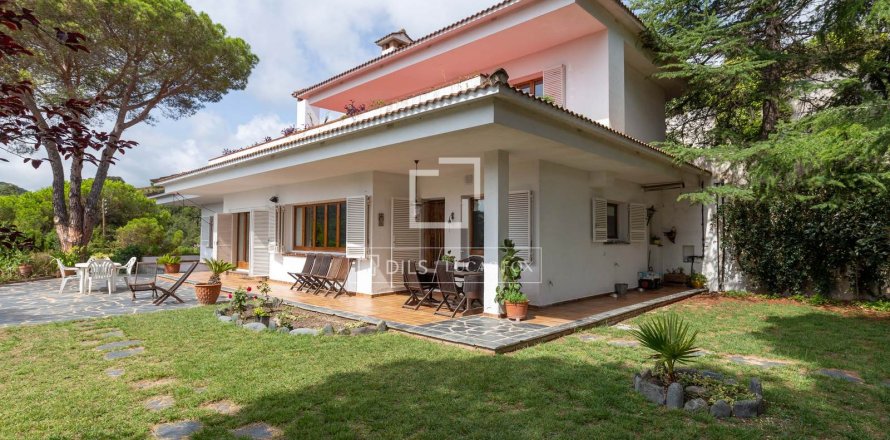 Villa a Sant Pol de Mar, Barcelona, Spagna 5 camere da letto, 414 mq. N° 150919