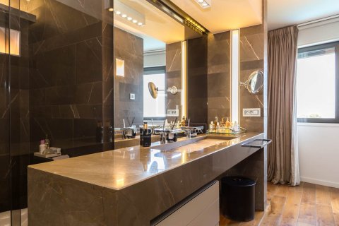 Villa till salu i Esplugues de Llobregat, Barcelona, Spanien 8 sovrum, 826 kvm. Nr. 150918 - foto 27