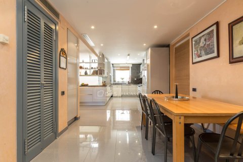 Villa till salu i Esplugues de Llobregat, Barcelona, Spanien 8 sovrum, 826 kvm. Nr. 150918 - foto 16