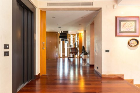Villa till salu i Esplugues de Llobregat, Barcelona, Spanien 8 sovrum, 826 kvm. Nr. 150918 - foto 30