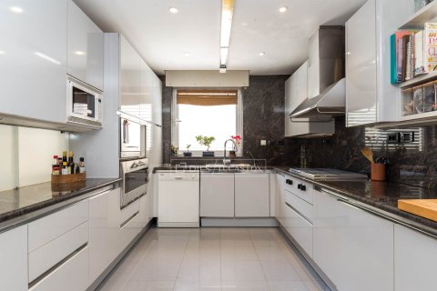 Villa till salu i Esplugues de Llobregat, Barcelona, Spanien 8 sovrum, 826 kvm. Nr. 150918 - foto 14