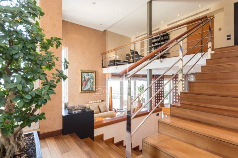 Villa till salu i Esplugues de Llobregat, Barcelona, Spanien 8 sovrum, 826 kvm. Nr. 150918 - foto 21