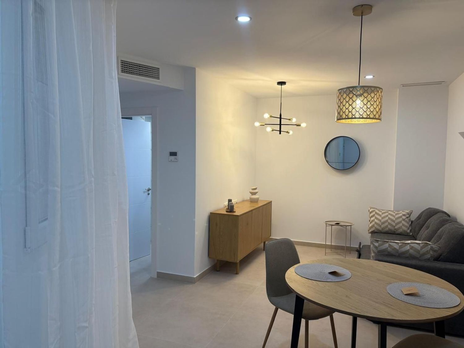 Apartamento en Torrevieja, Alicante, España 1 dormitorio, 60 m2 No. 183406