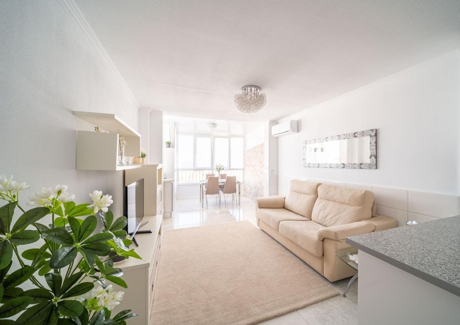 Apartamento en Torrevieja, Alicante, España 1 dormitorio, 66 m2 No. 183404
