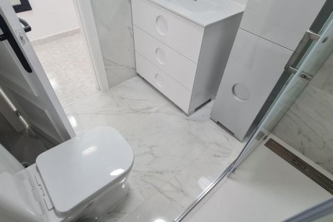 Huoneisto myytävänä Torrevieja, Alicante, Espanja, 1 makuuhuone, 51 m2 No. 183403 - kuva 19
