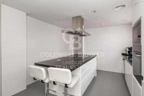 Takvåning till salu i Madrid, Spanien 4 sovrum, 277 kvm. Nr. 158793 - foto 12