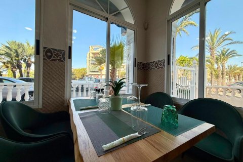Liikekiinteistö myytävänä Guardamar del Segura, Alicante, Espanja , 101 m2 No. 193302 - kuva 4