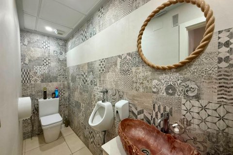 Liikekiinteistö vuokrattavana Guardamar del Segura, Alicante, Espanja , 101 m2 No. 193303 - kuva 22