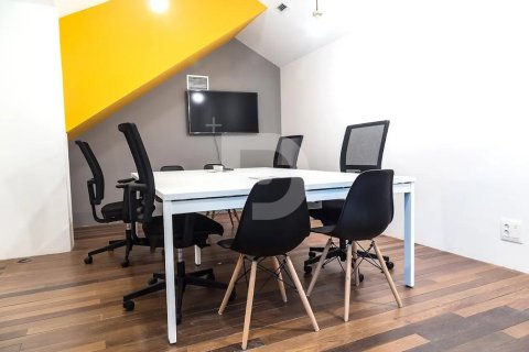 Commercial property à L'Eixample, Barcelona, Espagne 676 m2 No. 151906