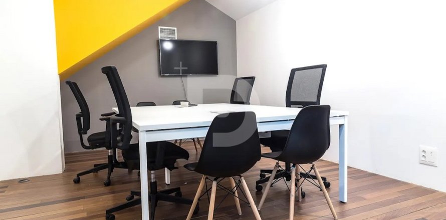 Commercial property à L'Eixample, Barcelona, Espagne 676 m2 No. 151906