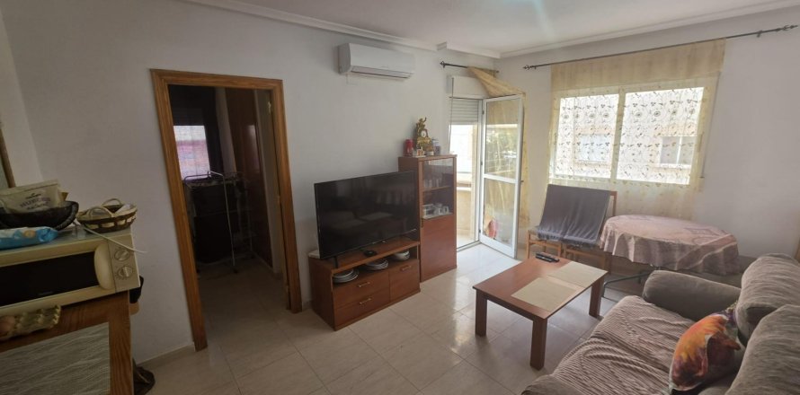 Apartment in Torrevieja, Alicante, Spain 3 bedrooms, 76 sq.m. No. 184355