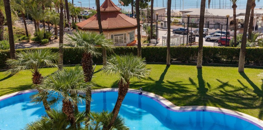 House à Cullera, Valencia, Espagne 640 m2 No. 165294