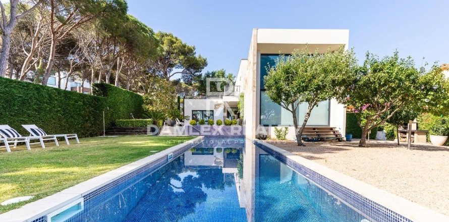 Villa a Calonge, Girona, Spagna 4 camere da letto, 360 mq. N° 176741