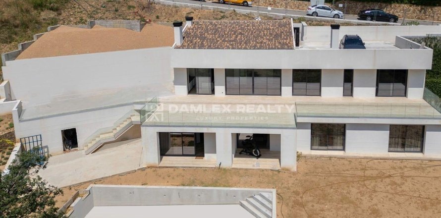 Villa a Platja D'aro, Girona, Spagna 4 camere da letto, 932 mq. N° 176746