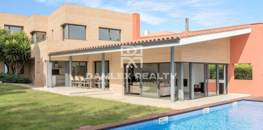 Villa a Sant Feliu de Guixols, Girona, Spagna 4 camere da letto, 490 mq. N° 176743
