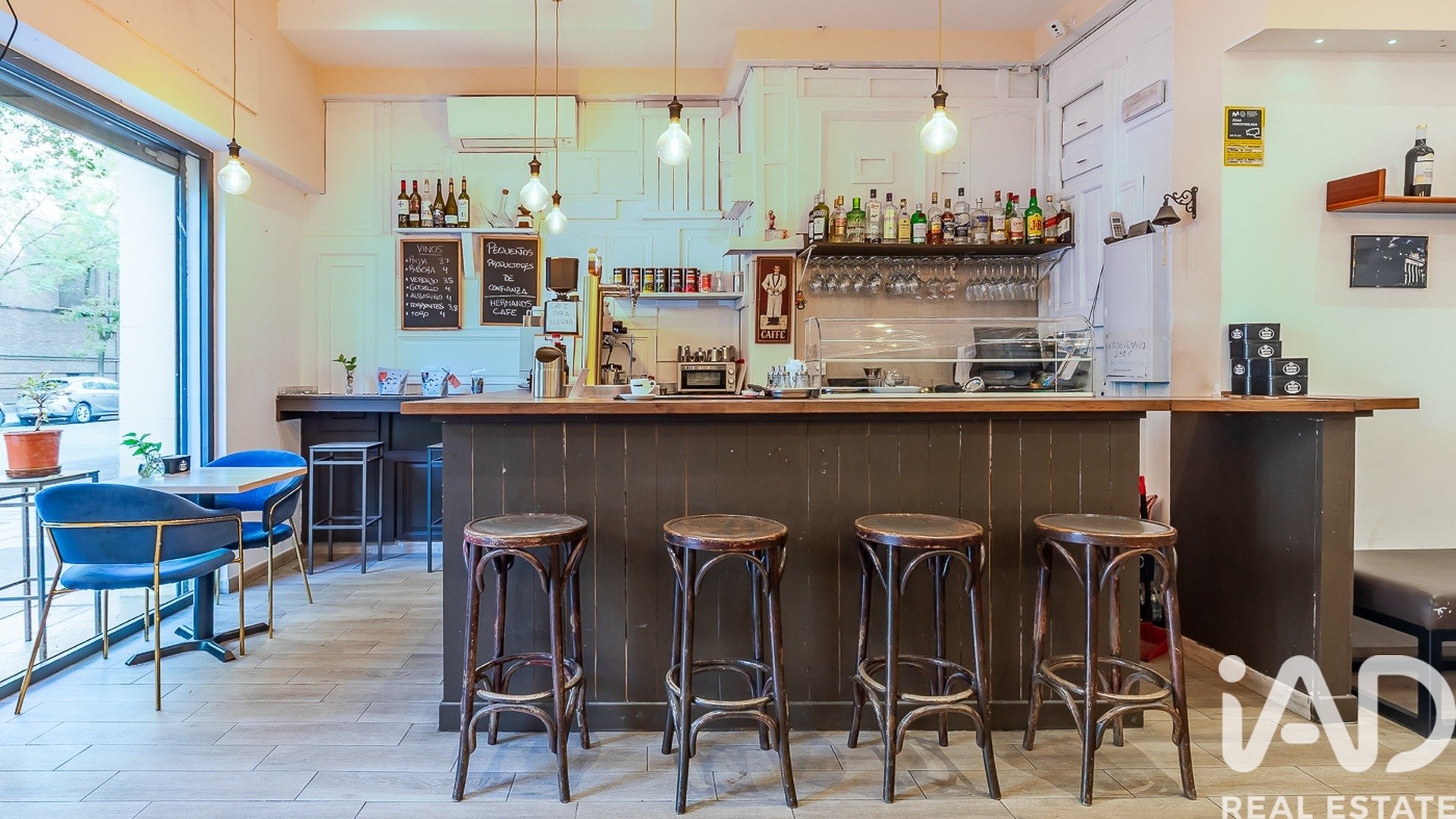 Commercial property in Madrid, Spain 1 bedroom, 140 sq.m. No. 195033