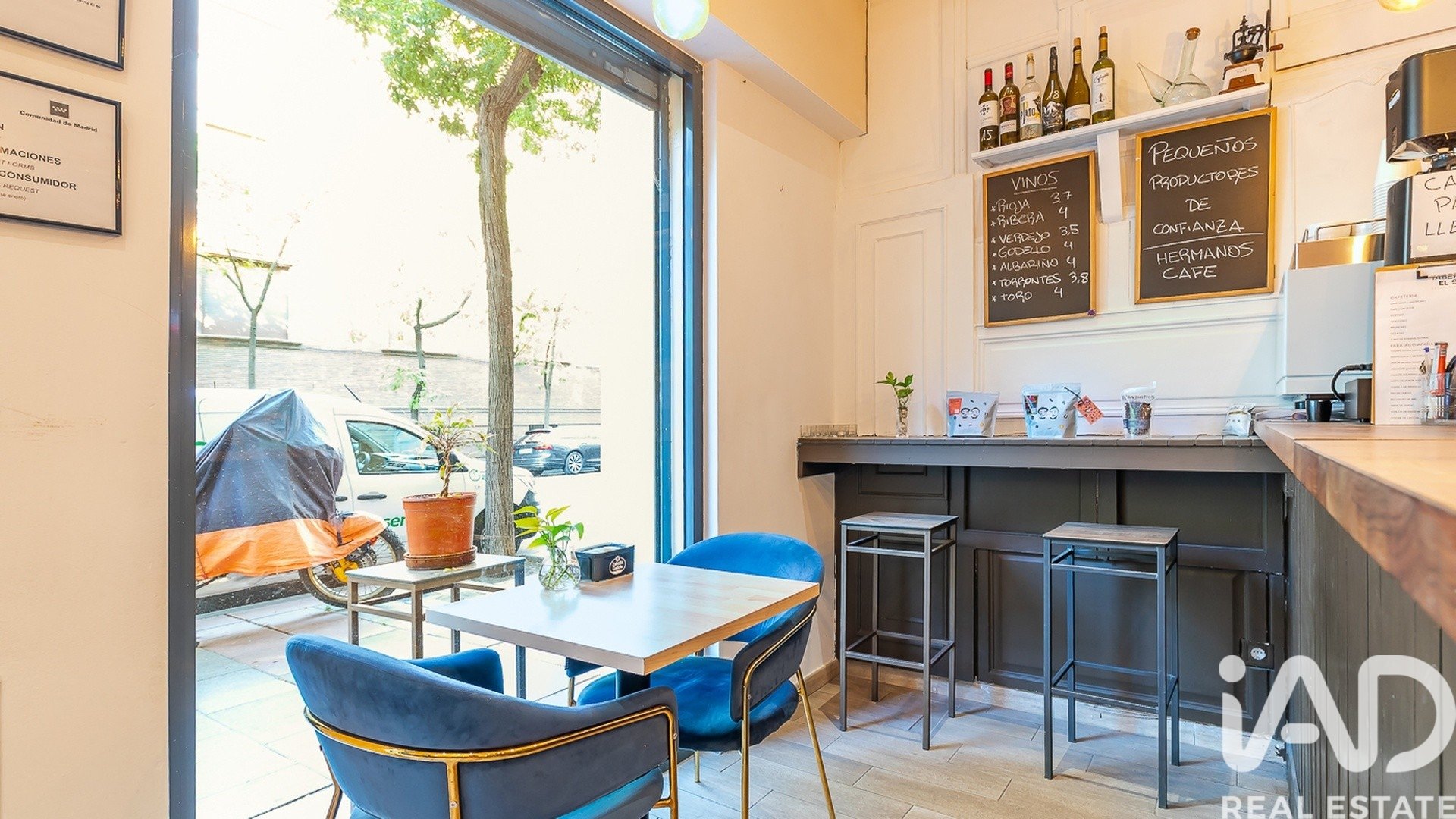 Commercial property in Madrid, Spain 1 bedroom, 140 sq.m. No. 195033