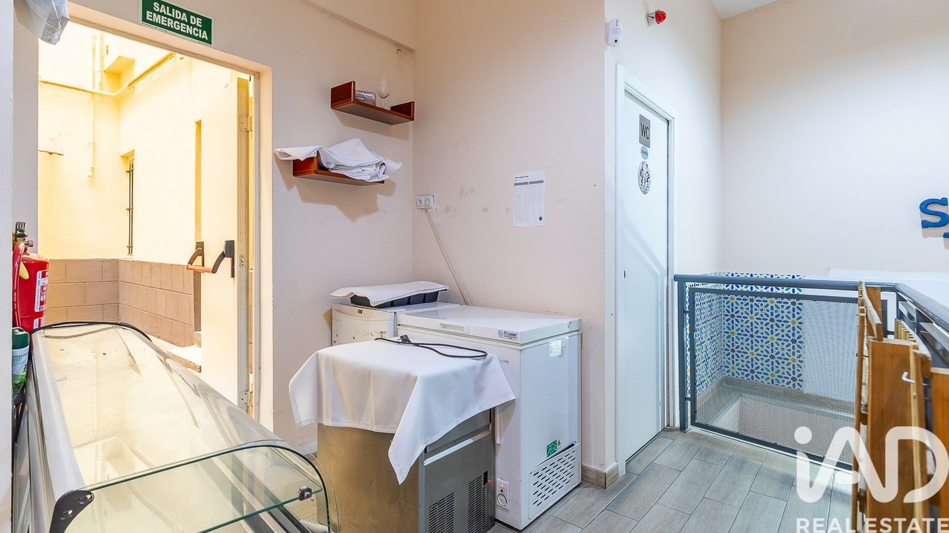 Commercial property in Madrid, Spain 1 bedroom, 140 sq.m. No. 195033