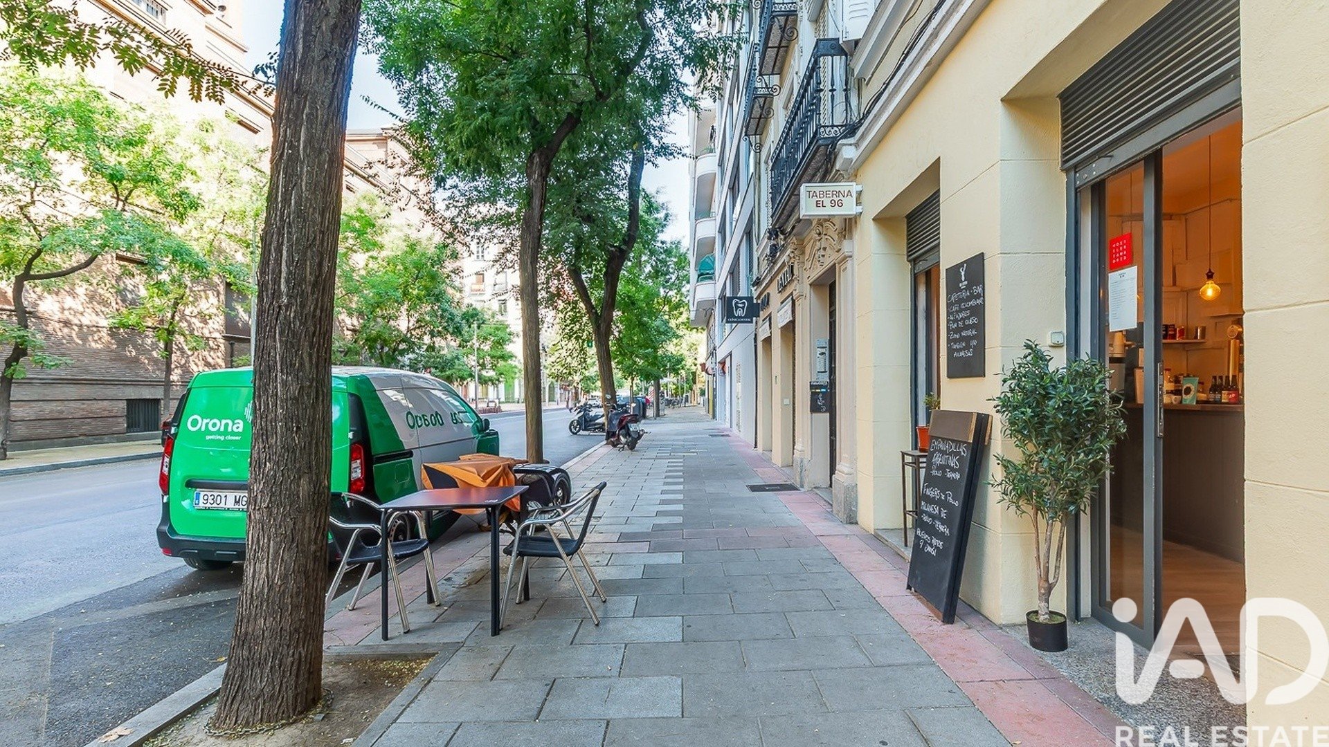 Commercial property in Madrid, Spain 1 bedroom, 140 sq.m. No. 195033