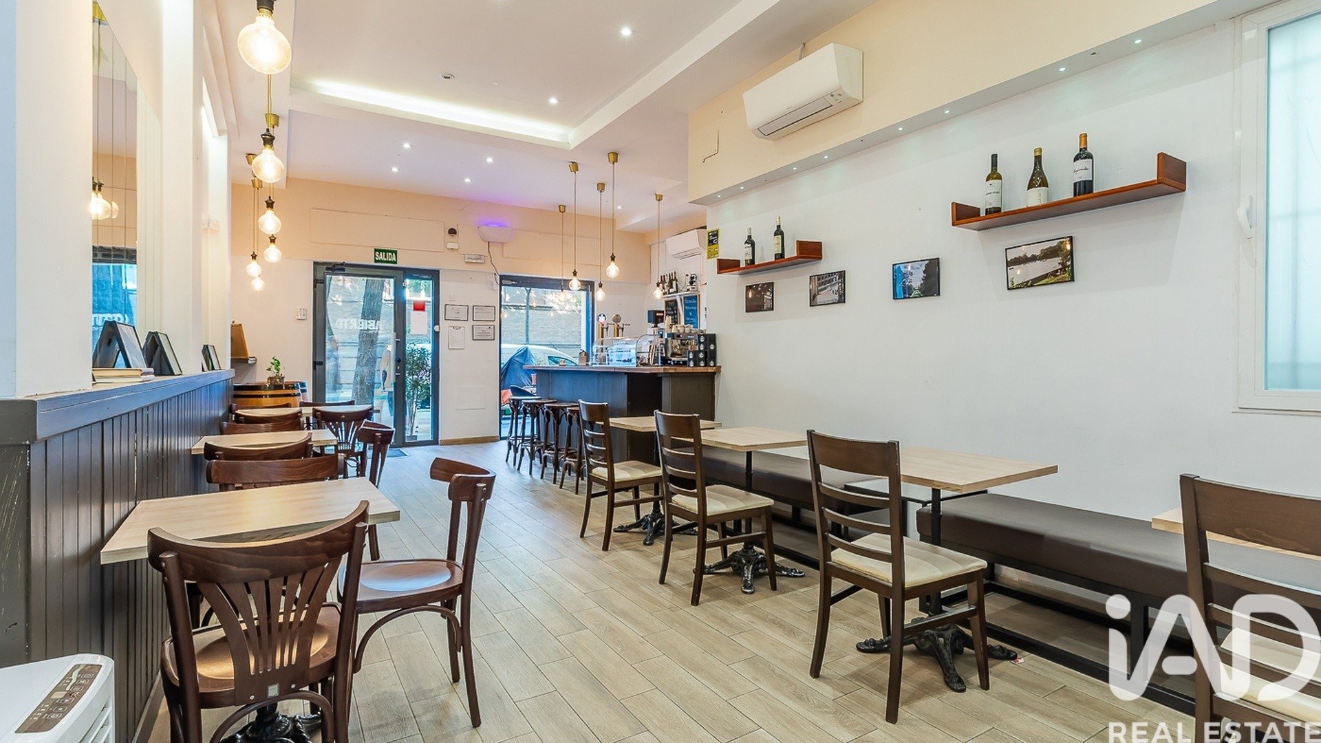 Commercial property in Madrid, Spain 1 bedroom, 140 sq.m. No. 195033