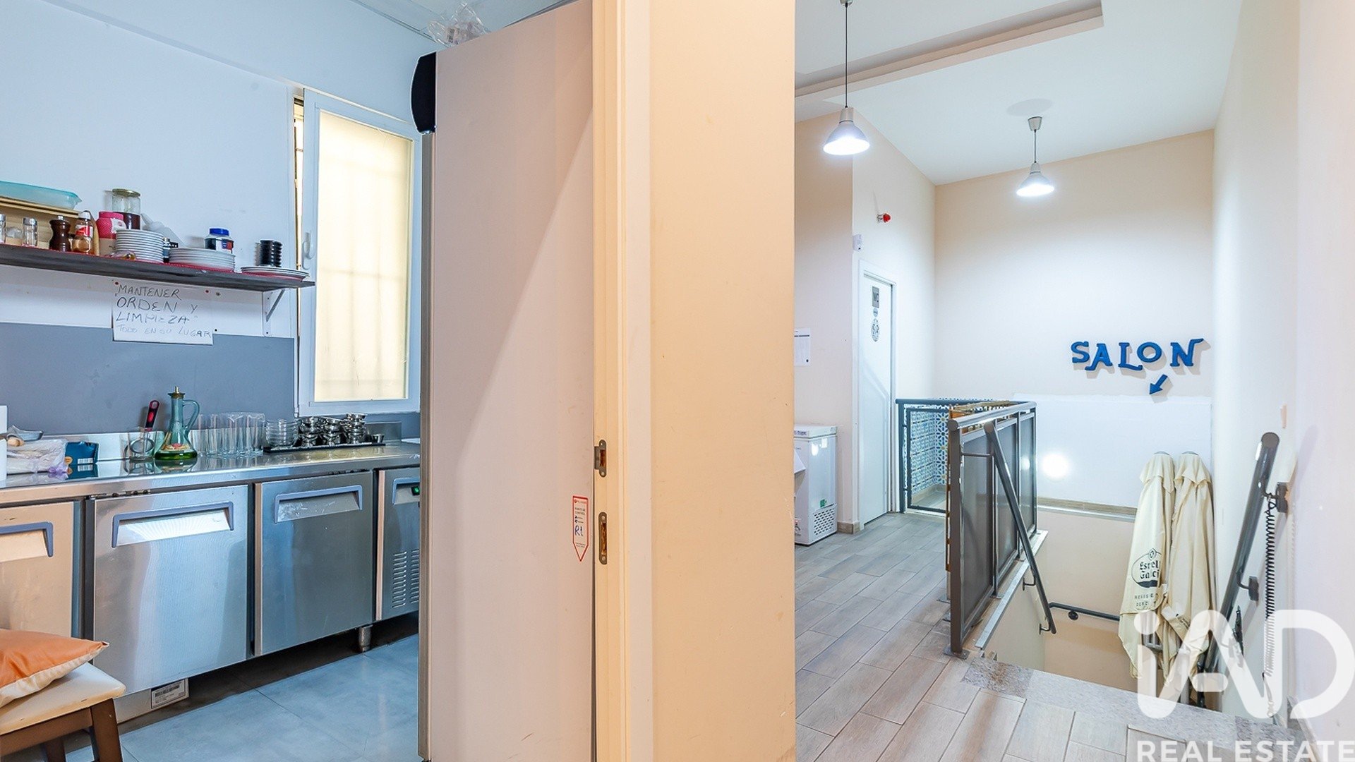 Commercial property in Madrid, Spain 1 bedroom, 140 sq.m. No. 195033