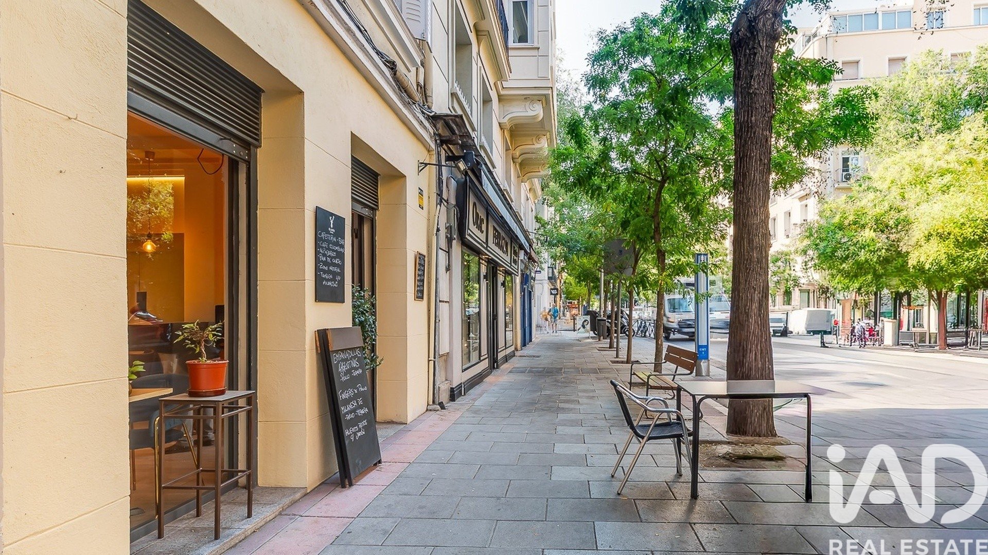 Commercial property in Madrid, Spain 1 bedroom, 140 sq.m. No. 195033