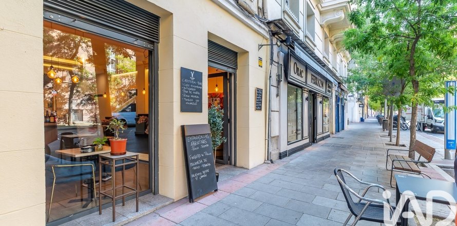 Commercial property à Madrid, Espagne 1 chambre, 140 m2 No. 195033