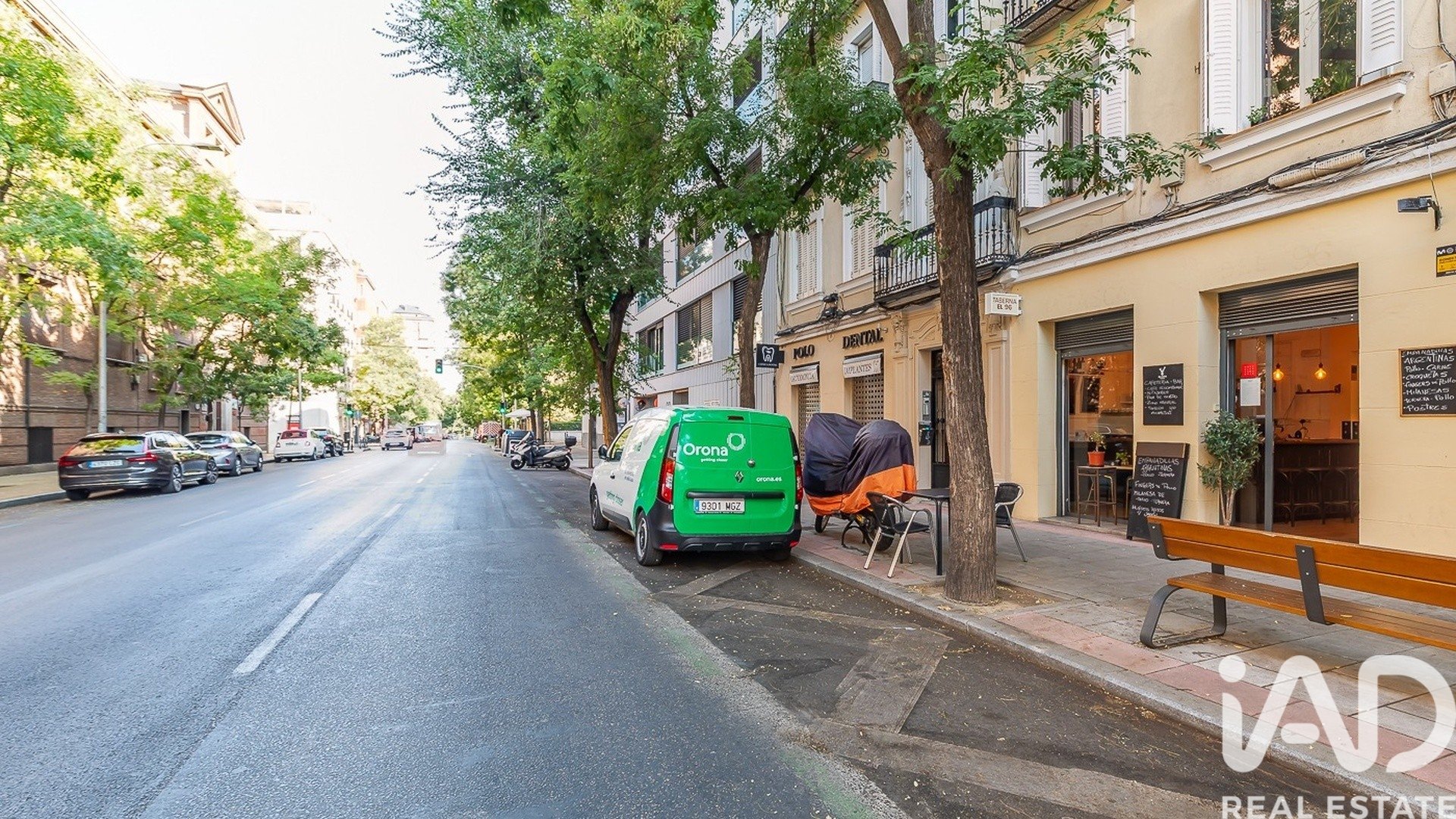 Commercial property in Madrid, Spain 1 bedroom, 140 sq.m. No. 195033