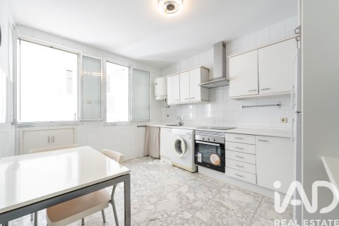 Аренда квартиры в Мадрид, Испания 1 спальня, 60м2 №195029 - фото 13