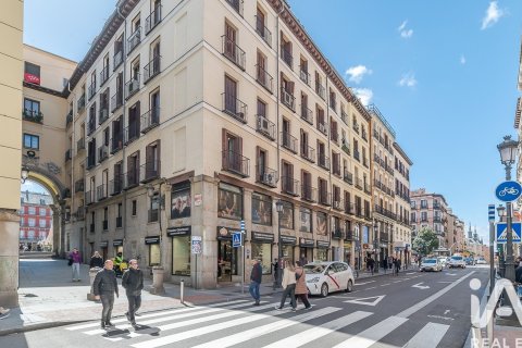 Аренда квартиры в Мадрид, Испания 4 спальни, 130м2 №195031 - фото 20