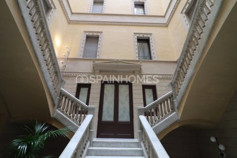 Продажа квартиры Барселона, Испания 4 спальни, 185м2 №138984 - фото 2