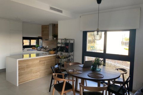 Huoneisto myytävänä Pilar de la Horadada, Alicante, Espanja, 3 makuuhuonetta, 95 m2 No. 192316 - kuva 7