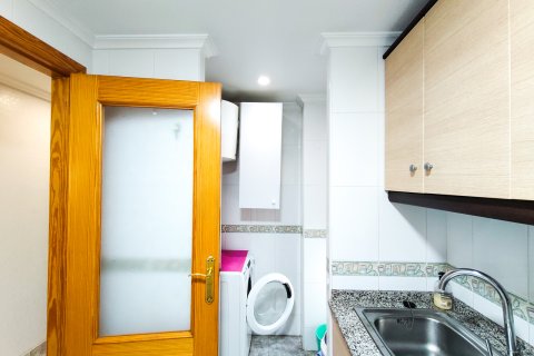 Huoneisto myytävänä Guardamar del Segura, Alicante, Espanja, 2 makuuhuonetta, 75 m2 No. 192318 - kuva 9