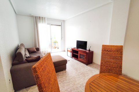 Huoneisto myytävänä Guardamar del Segura, Alicante, Espanja, 2 makuuhuonetta, 75 m2 No. 192318 - kuva 2