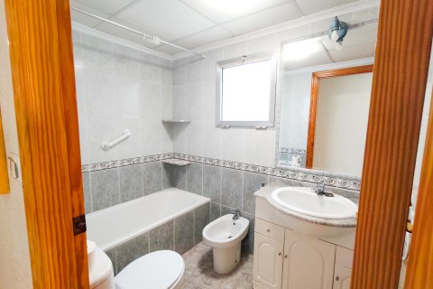 Huoneisto myytävänä Guardamar del Segura, Alicante, Espanja, 2 makuuhuonetta, 75 m2 No. 192318 - kuva 17