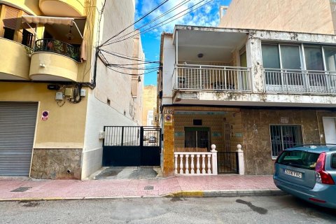 Kaupunkipientalo myytävänä Torrevieja, Alicante, Espanja, 4 makuuhuonetta, 144 m2 No. 192328 - kuva 2