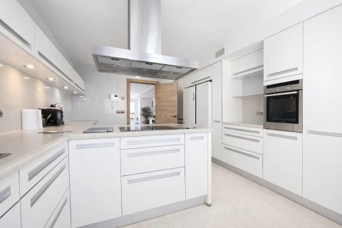Apartament w Benidorm, Alicante, Hiszpania 3 sypialnie, 200 mkw. nr 167650 – zdjęcie 3