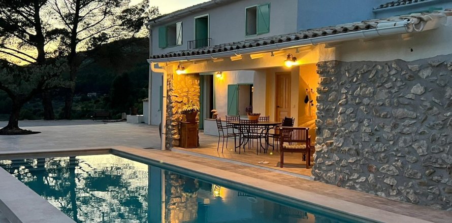 Villa in Sella, Alicante, Spain 3 bedrooms, 354 sq.m. No. 167653