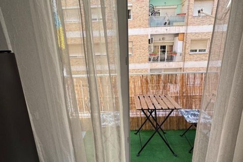 Продажа квартиры в Аликанте, Испания 2 спальни, 80м2 №182915 - фото 2