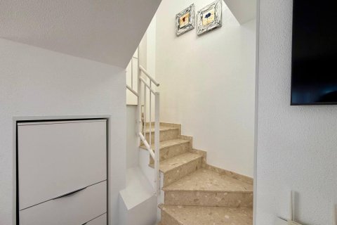 Penthouse for sale in Nueva Torrevieja, Alicante, Spain 1 bedroom, 68 sq.m. No. 182913 - photo 24